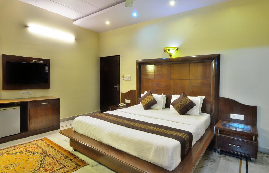 Hotel Roopa International Амрітсар Екстер'єр фото