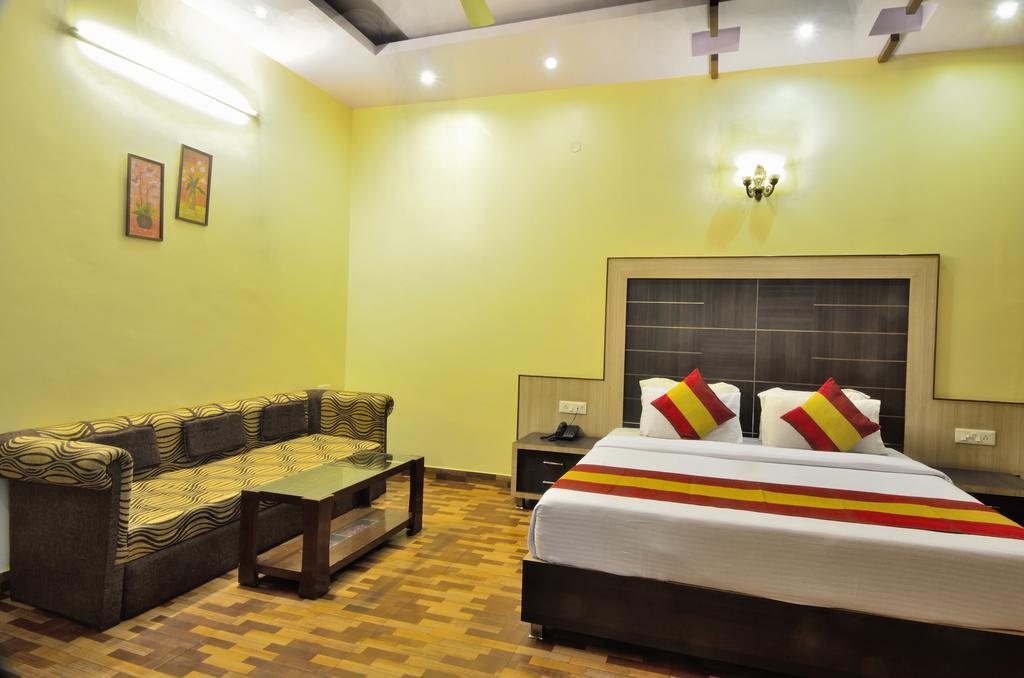 Hotel Roopa International Амрітсар Екстер'єр фото